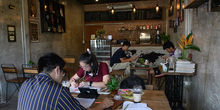 Thai Border Town a Shadow of Its Former Self Due to COVID-19 Lockdown