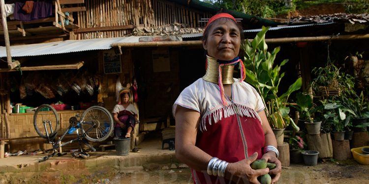 Kayan ‘Long Neck’ Refugees From Myanmar Struggle as Thailand’s Tourism Crashes