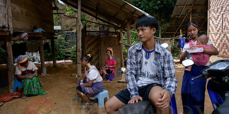 Kayan ‘Long Neck’ Refugees From Myanmar Struggle as Thailand’s Tourism Crashes