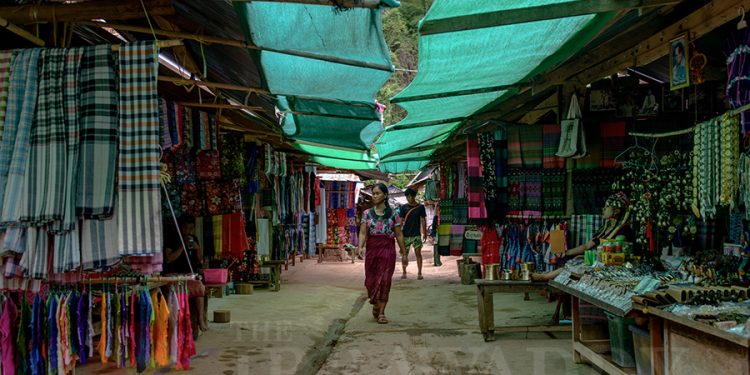 Kayan ‘Long Neck’ Refugees From Myanmar Struggle as Thailand’s Tourism Crashes