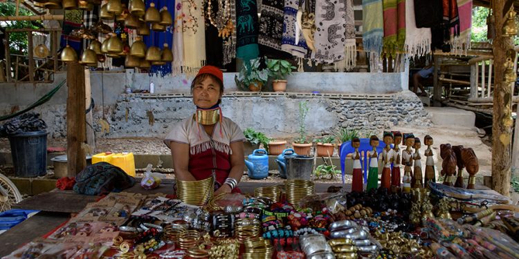 Kayan ‘Long Neck’ Refugees From Myanmar Struggle as Thailand’s Tourism Crashes