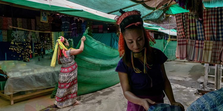 Kayan ‘Long Neck’ Refugees From Myanmar Struggle as Thailand’s Tourism Crashes