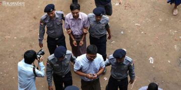 Detained Reuters reporters Ko Wa Lone (front, light-colored shirt) and Ko Kyaw Soe Oo are escorted to the 27th preliminary hearing in their case at Yangon’s Northern District Court on June 18. / Myo Min Soe / The Irrawaddy