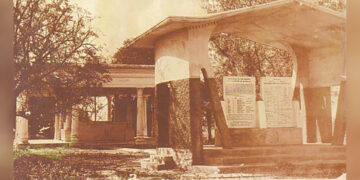 The Martyrs Mausoleum was built at Tha Kywe Kone, Chan Mya Tharsi Township, Mandalay.