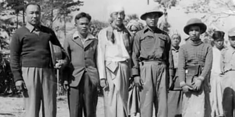 Then Information Minister Dee Dok U Ba Cho (center) attends the Chin-Bamar Friendship Conference in Htilin Township in 1947.
