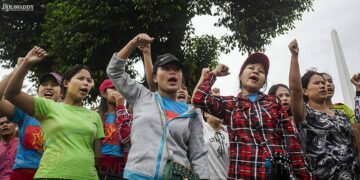 Employees of Myanmar Consumer Enterprise Ltd (Rainbow) stage a strike in Yangon’s Dagon Seikkan Industrial Zone on Sept. 6, 2019. / Aung Kyaw Htet / The Irrawaddy