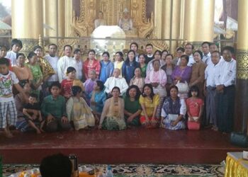 Descendants of Last Royal Family Honor Ancestors