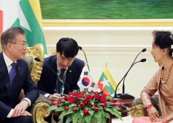 South Korean President Moon Jae-in meets with Myanmar StateCounselor Daw Aung San Suu Kyi in Naypyitaw in September 2019. / The Blue House / Facebook