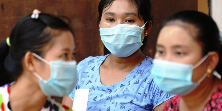 Factory workers in Yangon's Hlaing Thayar Industrial Zone wear face masks. / Myo Min Soe / The Irrawaddy