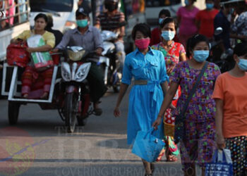 Workers on their way to factories in Yangon’s Hlaing Tharyar Township. / Myo Min Soe / The Irrawaddy