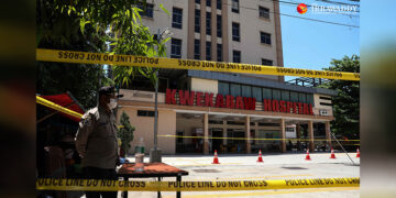 A private hospital in Yangon is under lockdown on Monday after a number of staff tested positive for COVID-19. / Myo Min Soe / The Irrawaddy