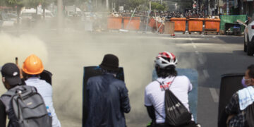 Anti-coup protesters face off against the security forces during the crackdown in Yangon / The Irrawaddy