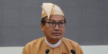 Mon State parliamentarians have criticized the state’s chief minister, Dr. Aye Zan, for awarding a 1-billion-kyat contract to a private company without first opening the contract to other bidders. / Mon State Parliament