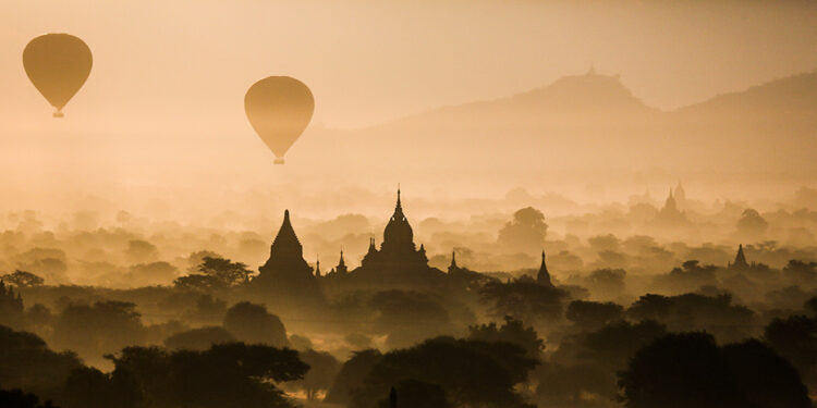 The sunrise in Bagan. / The Irrawaddy