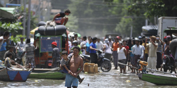 Severe flooding in 2015 damaged Burma’s economic growth into 2016. / Sai Zaw / The Irrawaddy