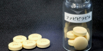 Supplied photo shows tablets of the anti-influenza drug Avigan. / Fujifilm / Kyodo