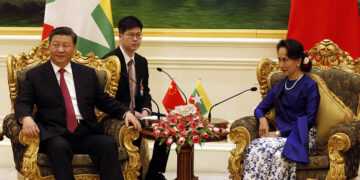Myanmar State Counselor Daw Aung San Suu Kyi (right) talks with Chinese President Xi Jinping during their meeting at the Presidential Residence in Naypyitaw on Jan. 17, 2020. / President’s Office / Pool Photo via EPA