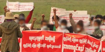 Local residents stage a protest against Yuzana Co on April 7. / Kachinnews