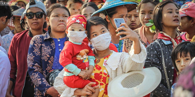 Local residents wait to welcome State Counselor Daw Aung San Suu Kyi ahead of her visit to Depayin, Sagaing Region to hold a public meeting on Wednesday. / Zaw Zaw / The Irrawaddy