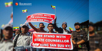 People gather in Bago on Dec. 9 to show support for State Counselor Daw Aung San Suu Kyi’s legal defense of Myanmar against a genocide lawsuit at the International Court of Justice. / Aung Kyaw Htet / The Irrawaddy