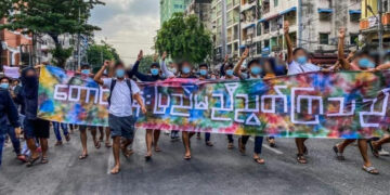 A flash mob protest in Yangon calls for solidarity between Burmese-majority regions and ethnic states.