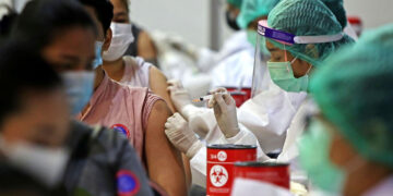 People receive COVID vaccines at CentralWorld in Bangkok on May 30. Spiraling infections and jab shortages may lead to political upheaval.  / Varuth Hirunyatheb / Bangkok Post
