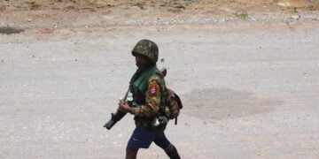 A junta soldier in Loikaw on the Taungoo-Thandaunggyi road. / CJ