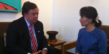 Bill Richardson and Daw Aung San Suu Kyi in Yangon in 2012. / The Richardson Center