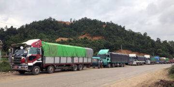 Trucks line up on the Kyukoke-Panseng road in the border town of Muse, northern Shan State. / The Irrawaddy