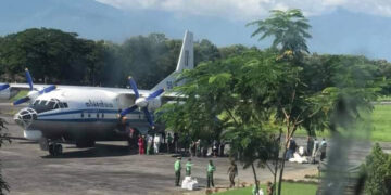 A military airplane picks up the family members of army officers in Kale Township, Sagaing Region on Monday. / Zalen