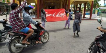 Protesters are seen in Mya Taung, Mandalay, just before the junta's troops cracked down on Tuesday. / CJ