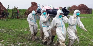 Charity workers carry the body of a COVID-19 victim in a village in Rakhine State's Pauktaw Township in July. / Myanmar Web Media