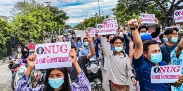 Protesters in Mandalay show their support for the National Unity Government on October 17. / Simulation