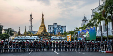 Feature: The military regime's security forces guarding City Hall in downtown Yangon  Feb.6 / The Irrawaddy