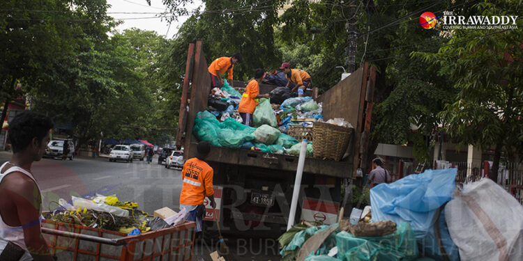Municipal workers collect garbage at a public dumpsite in Yangon’s Sanchaung Township. / Aung Kyaw Htet