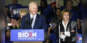 Former US Vice President and Democratic presidential candidate Joe Biden smiles at rally in Los Angeles on March 3, 2020. / KYODO