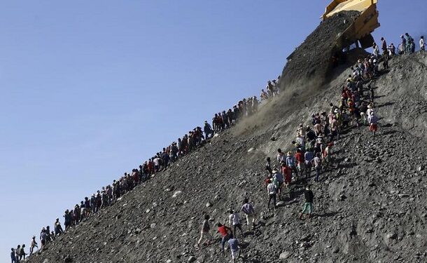Hpakant Protesters Negotiate with Authorities over Waste Soil Dumps