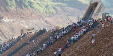 Jade prospectors pick through discarded earth at a disposal site for a jade mine in Hpakant, Kachin State. / C Thu / Myitkyina Journal