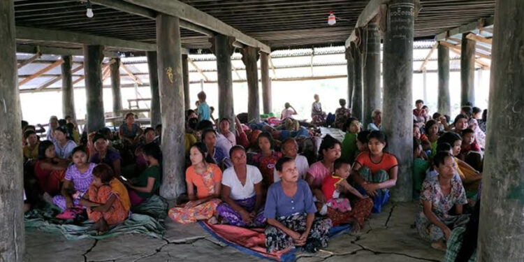 Displaced persons taking shelter at Aung Zeya Village in Kyauktaw Township, Rakhine State on March 14, 2019. / Development Media Group / Facebook