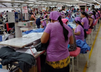 Migrants from Myanmar at the Camel Textile factory in Jordan. / Supplied