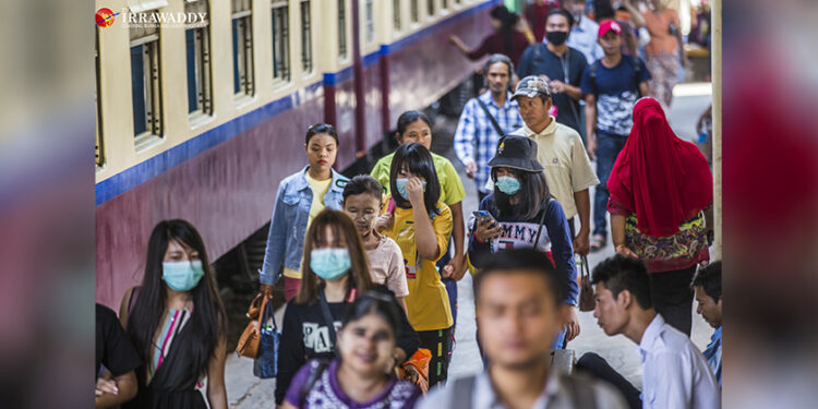 Commuters at Yangon Railway Station / Htet Wai / The Irrawaddy