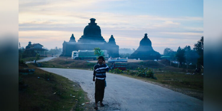 Smoke from early evening fires envelopes Mrauk-U’s historic temples. / William Baldwin / The Irrawaddy