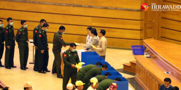 Lawmakers vote on charter amendments at the Union Parliament on March 11. / The Irrawaddy 