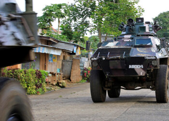Armoured personnel carriers ride along the main street during the ongoing assault of government troops on insurgents from the Maute group, who have taken over large parts of Marawi City, Philippines on June 1, 2017. / Romeo Ranoco / Reuters