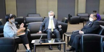Indonesian Foreign Minister Retno Marsudi (left) talks with Myanmar Foreign Minister U Wunna Maung Lwin (right), as Thai Foreign Minister Don Pramudwinai listens during their meeting in Bangkok on Wednesday. / Bangkok Post