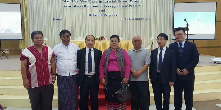KNU chairman Saw Mutu Say Poe (third from right) and Ngwe Soe (second from left) pose with business leaders in Dawei, December 13, 2016. / Ngwe Soe / Facebook