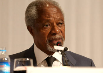 Kofi Annan takes questions from journalists at Sule Shangri-La hotel in Yangon on Thursday. / Thet Htun Naing / The Irrawaddy