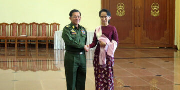 Daw Aung San Suu Kyi and Senior General Min Aung Hlaing in Naypyitaw in 2016. / Htet Naing Zaw / The Irrawaddy