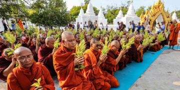 Buddhist monks pray for the safety of U Wirathu at Kuthodaw Pagoda in Mandalay on June 3. / Zaw Zaw / The Irrawaddy
