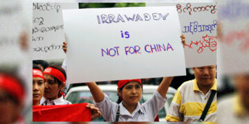 Myanmar people living in Malaysia display placards protesting against the Myitsone Dam project outside the Myanmar Embassy in Kuala Lumpur on Sept. 22, 2011. / Reuters